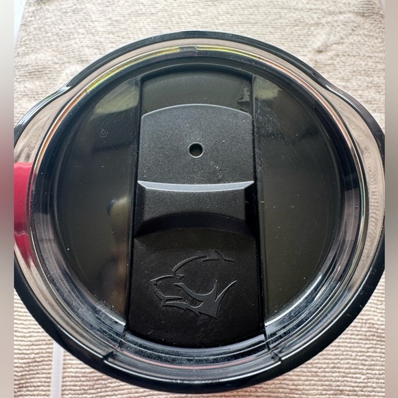 Yukon Outfitters BUC-EE’S 40oz red tumbler New!! - Picture 4 of 4